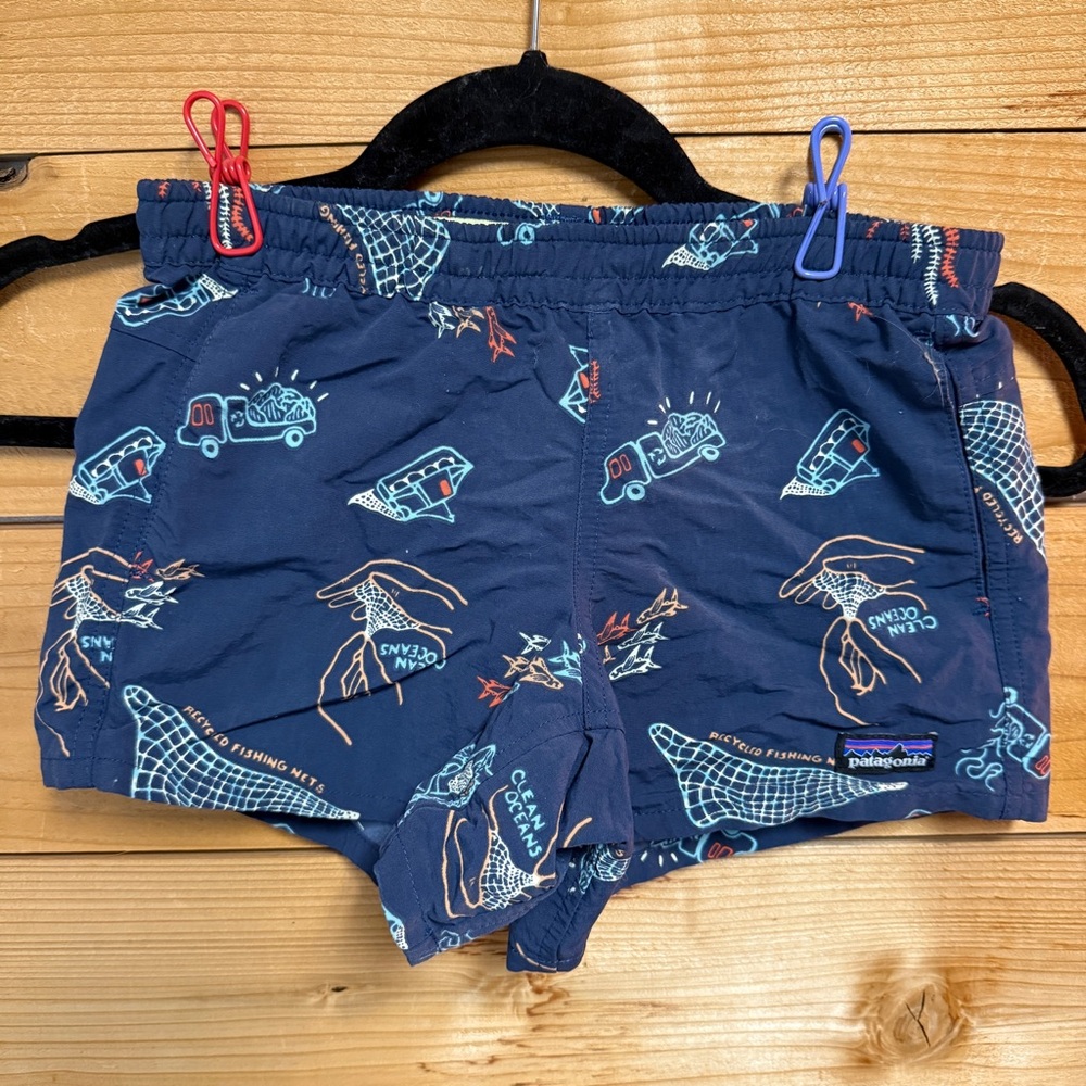 Girls Patagonia baggies shorts.